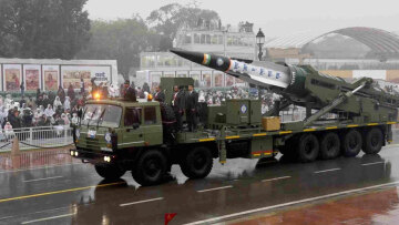 Η Ινδία αποκάλυψε το υπερόπλο της: Δεν έχει εμφανιστεί ποτέ ξανά κάτι αντίστοιχο (vid)