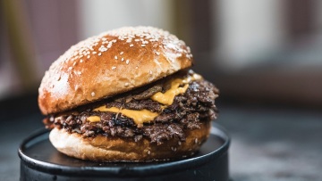 Η επιστήμη πίσω από το τέλειο smash burger
