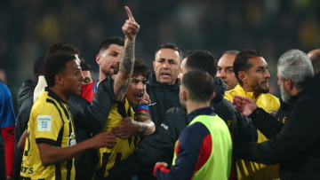 Ένταση στο φινάλε του αγώνα της ΑΕΚ με τον Βόλο - «Νάτοι, νάτοι οι πρωταθλητές» φώναζαν οι οπαδοί της Ένωσης, βίντεο 