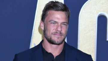 Ο ηθοποιός Άλαν Ρίτσον ξυλοκόπησε γείτονα μπροστά στα παιδιά του, δείτε βίντεο