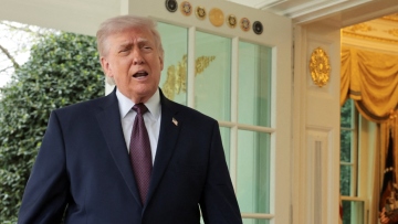 Ο αποκλεισμός ξεκίνησε, λέει ο Τραμπ και υποστηρίζει ότι το Ιράν θέλει συμφωνία «με κάθε κόστος»