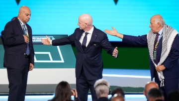 Αμηχανία στο Συνέδριο της FIFA: Ο πρόεδρος της Παλαιστινιακής Ομοσπονδίας αρνήθηκε να δώσει το χέρι στον αντιπρόεδρο της Ισραηλινής
