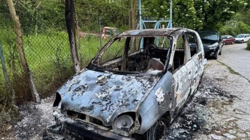 Έκαψαν το αυτοκίνητο πολίτη που είχε καταγγείλει περιστατικά κακοποίησης ζώων στη Λέσβο, δείτε φωτογραφία