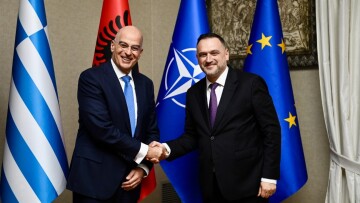 Άμεση σύγκληση της Επιτροπής Εμπειρογνωμόνων για τα Στρατιωτικά Κοιμητήρια συμφώνησε ο Δένδιας με τον Αλβανό ομόλογό του