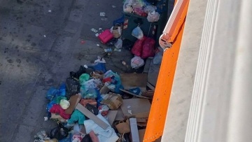 Δρόμος γέμισε σκουπίδια στη Θεσσαλονίκη, μήνυση κατ’ αγνώστων από τον δήμο