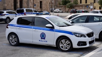 Σε άθλιες συνθήκες διαβίωσης οικογένεια με δύο ανήλικα παιδιά στη Ρόδο, συνελήφθησαν οι γονείς