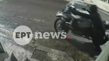 Καρέ καρέ η κλοπή μηχανής μεγάλου κυβισμού μπροστά από το σπίτι του ιδιοκτήτη στη Ραφήνα, δείτε βίντεο