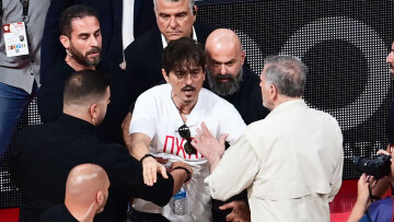 Δημήτρης Γιαννακόπουλος: Δέκα μήνες απαγόρευση εισόδου στα γήπεδα στον ιδιοκτήτη της ΚΑΕ Παναθηναϊκός για την συμπεριφορά του στο ΣΕΦ 