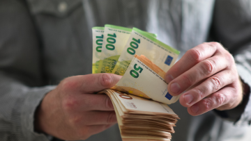 Θεσσαλονίκη: Ευρωπαίος εξαπάτησε κλινική στις ΗΠΑ για να λάβει €4,5 εκατ. - Μιμήθηκε με ΑΙ τη φωνή του προϊσταμένου