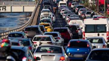 Μποτιλιάρισμα σε Κηφισό, Αττική Οδό, Σκαραμαγκά, Πειραιά και κέντρο - Live η κίνηση στις Εθνικές Οδούς 
