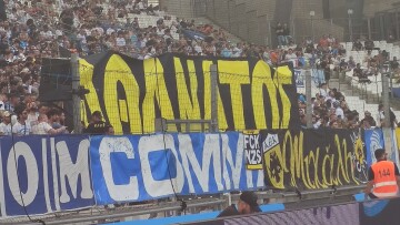 Μαρσέιγ: Το «Βελοντρόμ» πλημμύρισε με πανό για τον Μιχάλη 