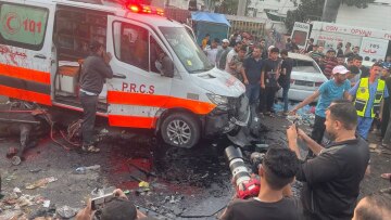 Γάζα: Πλήγμα σε φάλαγγα ασθενοφόρων έξω από το νοσοκομείο Αλ Σίφα - Τουλάχιστον 13 νεκροί και 26 τραυματίες