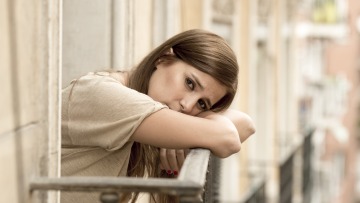 Έρευνα: Η γενιά των 90's είναι η πιο επιβαρυμένη ψυχολογικά - Τα social media παίζουν σημαντικό ρόλο στην επιδείνωση