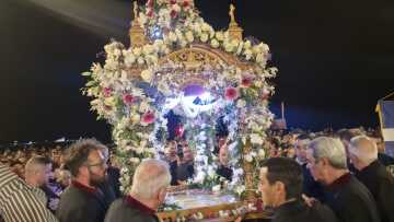 Τι ώρα βγαίνει ο Επιτάφιος σήμερα (10/4), πότε είναι η περιφορά του για τη Μεγάλη Παρασκευή
