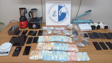 Κορωπί: Μεγάλη επιχείρηση της ΕΛ.ΑΣ. με 10 συλλήψεις - Έθαβαν ηρωίνη και σφαίρες σε όλη την περιοχή