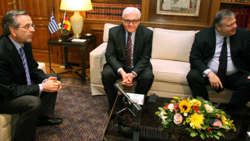 Μήνυμα Σταϊνμάγερ στην Αθήνα: Πρόωρη η συζήτηση για «κούρεμα»