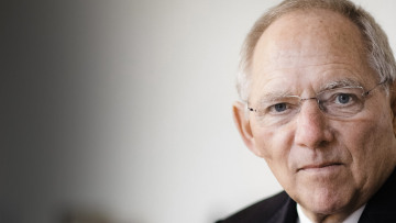 Σόιμπλε: «Η Ελλάδα δεν αποτελεί πλέον απειλή για το ευρώ»