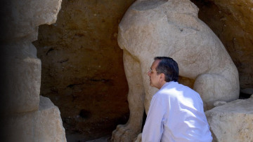 Σαμαράς από Αμφίπολη: «Είμαστε μπροστά σε ένα εξαιρετικά σημαντικό εύρημα»