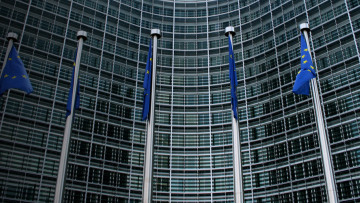 Κομισιόν: Η Αθήνα δεν υλοποιεί τη συμφωνία