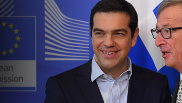Γιούνκερ καλεί Τσίπρα για πολιτική διαπραγμάτευση