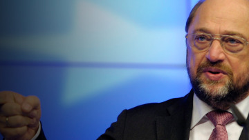 Σουλτς: Ο Τσίπρας παίζει παιχνίδια