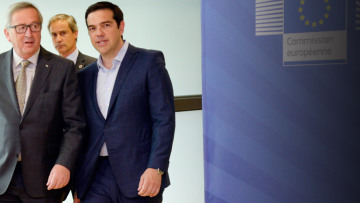 Βρυξέλλες: Ο Τσίπρας ζήτησε να μιλήσει με Γιούνκερ - Μαξίμου: Παραφιλολογία...