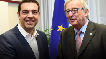 Γιούνκερ για Ελλάδα: Η αγελάδα πρέπει να φύγει από τον πάγο, αλλά συνεχίζει να γλιστράει
