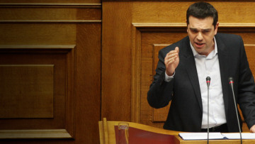 Επίθεση σε όλους από Τσίπρα για να γίνει το δημοψήφισμα