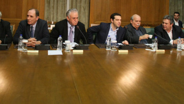 Φήμες για ανασχηματισμό και πρωτοβουλίες Τσίπρα σε εσωτερικό και εξωτερικό