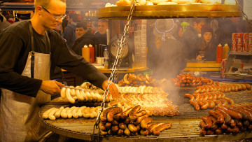 SOS από τον ΠΟΥ: Μπέικον και λουκάνικα αυξάνουν τον κίνδυνο εμφάνισης καρκίνου