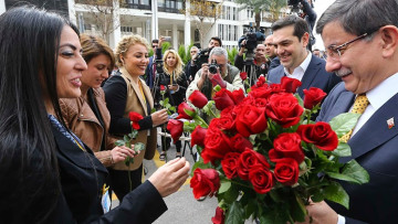 Συμφωνία για τα ραδιοτηλεοπτικά με τη χώρα που κλείνει εφημερίδες και πρακτορεία