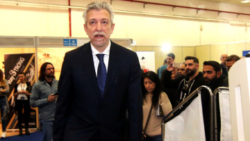 «Κωλοτούμπα» Κοντονή για να γλιτώσει το ποδοσφαιρικό Grexit