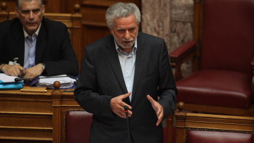 Υπόθεση Cosco: Με επτά αλλαγές διορθώνεται η «λαθροχειρία» Δρίτσα