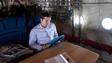 Θύελλα με τροπολογία για τo ταξίδι του πρωθυπουργού στην Πάρο με 54 συνοδούς