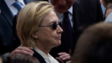 Ασθένεια Χίλαρι: Σενάρια για δηλητηρίαση και εγκατάλειψη της κούρσας