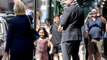 Τώρα έκαναν... ζόμπι τη Χίλαρι - Υστερία για την υγεία της 