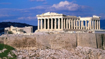 «Οχι» από το Κεντρικό Αρχαιολογικό Συμβούλιο στην επίδειξη μόδας στην Ακρόπολη