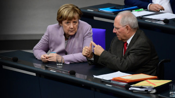 «Όχι» από Σόιμπλε και Μέρκελ σε πάγωμα των ελληνικών επιτοκίων