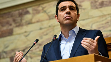 Παίρνει μέτρα και μοιράζει υποσχέσεις ο Τσίπρας: Θα κάνουμε στο τέλος του '17 ό,τι κάναμε και το '16