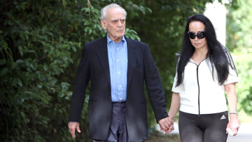 Χέρι-χέρι με τη Βίκυ ο Άκης πήγε το παιδί του στο σχολείο: Ήταν κάτι μοναδικό