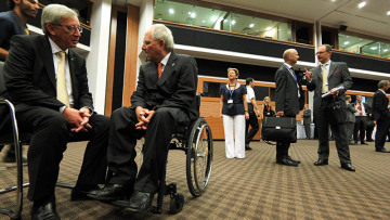 Κομισιόν για χρέος: Βάση η συμφωνία του Μαΐου του 2016