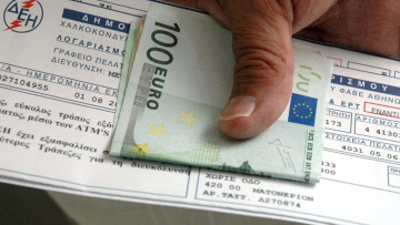 «Πόλεμος» ΔΕΗ-κυβέρνησης αλλά οι πολίτες θα πληρώσουν τον λογαριασμό