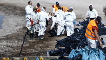 Τεράστιες οι συνέπειες από την πετρελαιοκηλίδα: Έως τα 500 εκατ. ευρώ οι απώλειες 