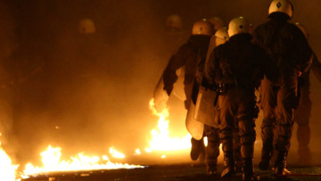 Πολιτική σύγκρουση κυβέρνησης-ΝΔ για την ανομία και τη δολοφονία Ζαφειρόπουλου