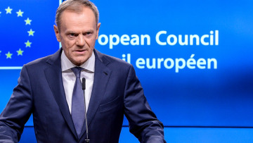 Επιμένει ο Τουσκ για κατάργηση των υποχρεωτικών ποσοστώσεων στην υποδοχή προσφύγων