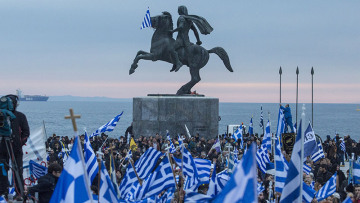 Φωτορεπορτάζ: Δείτε χαρακτηριστικά στιγμιότυπα από το ογκώδες συλλαλητήριο της Θεσσαλονίκης