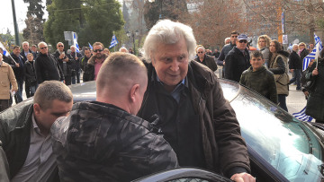 Στο Σύνταγμα ο Μίκης Θεοδωράκης: «Ζήτω η Μακεδονία, η ελληνική»!