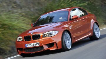 Video: Αυτή είναι η... καυτή BMW 1M!