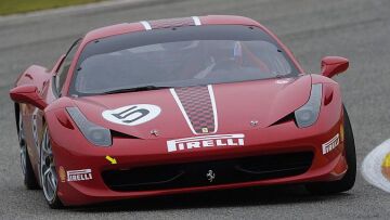 Με την Ferrari 458 Challenge στην πίστα! (video)
