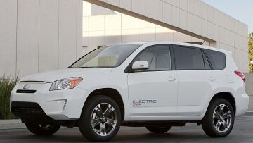 Το Toyota RAV4 στην πρίζα! (video)